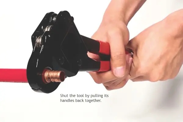 Step 6 Shut the tool by pulling its handles back together.jpg